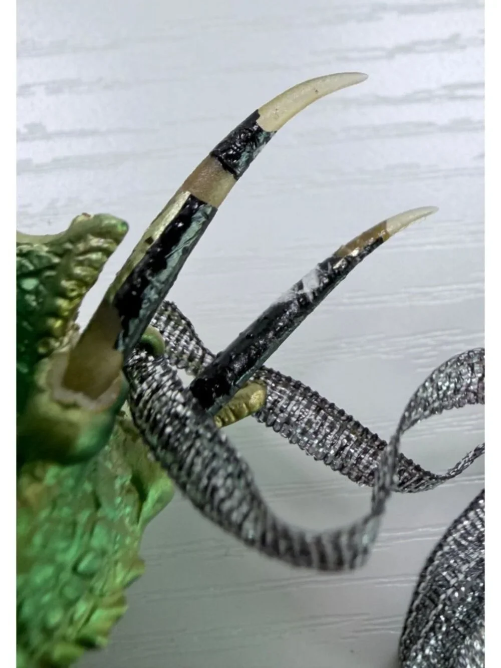 Design Toscano horns as scales